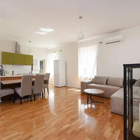 Апартаменты Karuzz Heated Jacuzzi Задар