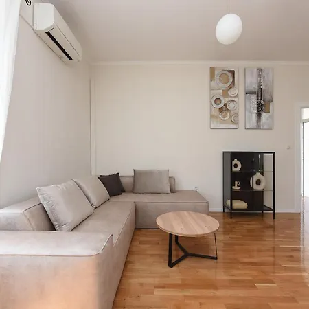 Апартаменты Karuzz Heated Jacuzzi Задар