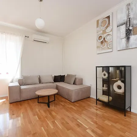 Апартаменты Karuzz Heated Jacuzzi Задар