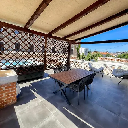 Karuzz Heated Jacuzzi Appartement