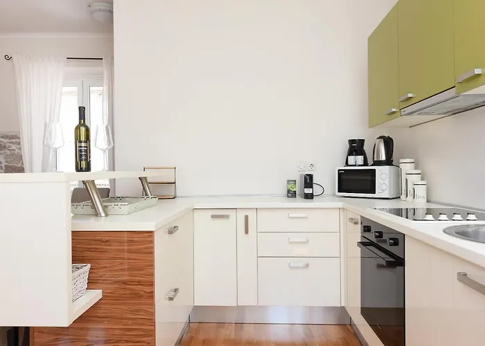 Апартаменты Karuzz Heated Jacuzzi