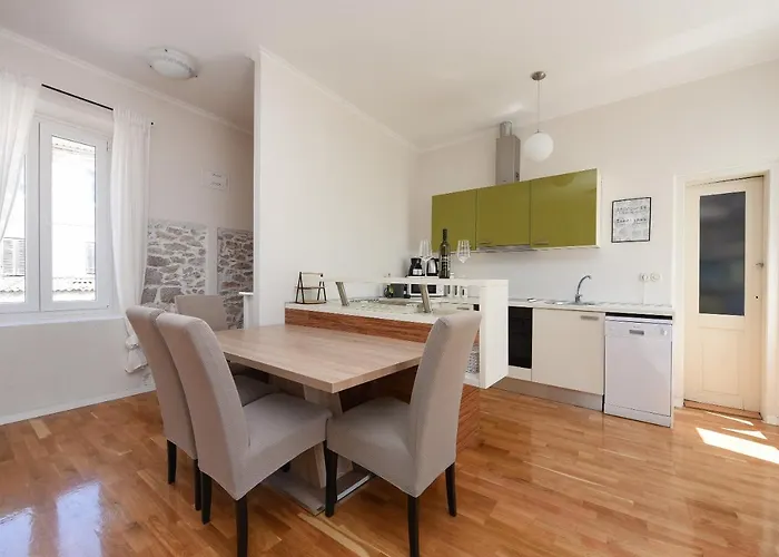 Appartement Karuzz Heated Jacuzzi